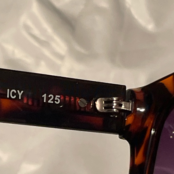 New Quay ICY Sunglasses Icy 125 - Picture 10 of 12